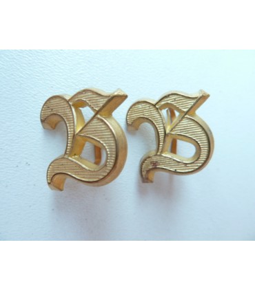 Paar goldene Buchstaben für Offiziers-Schulterklappen