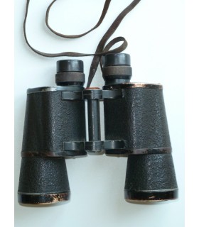Assez bonne optique. Fabrication début de guerre (certaines pièces en alu). Avec bretelle. BE-TBE.