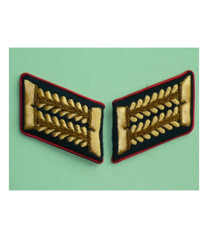 Collar tabs