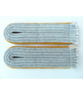 Coppia di gambe sulle spalle