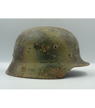 Dreifarbig getarnter WH-Helm