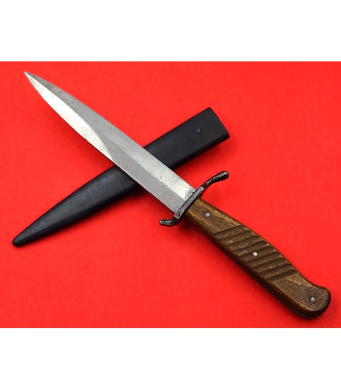 WH trench knife