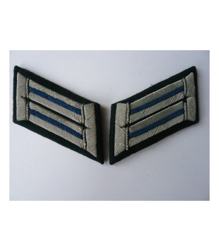 WH collar tabs